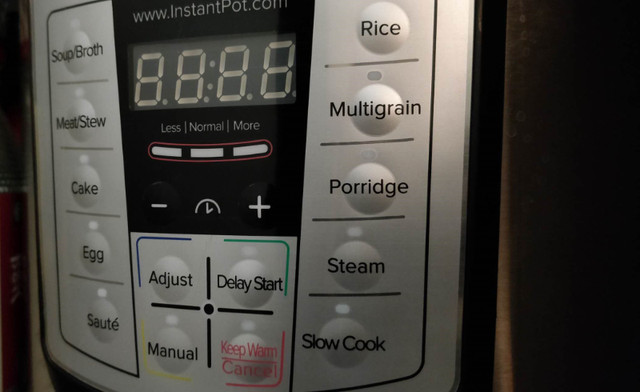 8QT Instant Pressure Cooker Stainless Inner Pot 4 Health Cooking dans Fours à micro-ondes et cuiseurs  à Ville de Toronto - Image 2