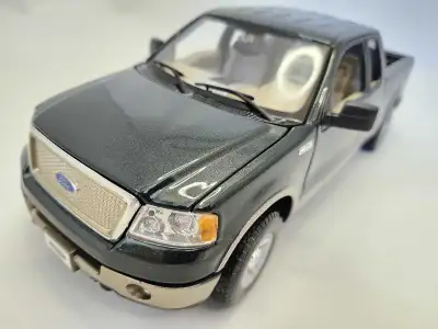 Ford F-150 Pickup Truck 4x4 Lariat 5.4L Triton Forest Green 1:18, View more