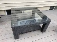 Outdoor Square wicker table - in great shape 36x36