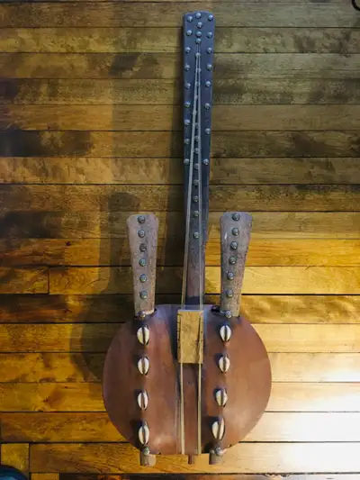 [UNIQUE] Guitare congolaise décorative [RARE], View more