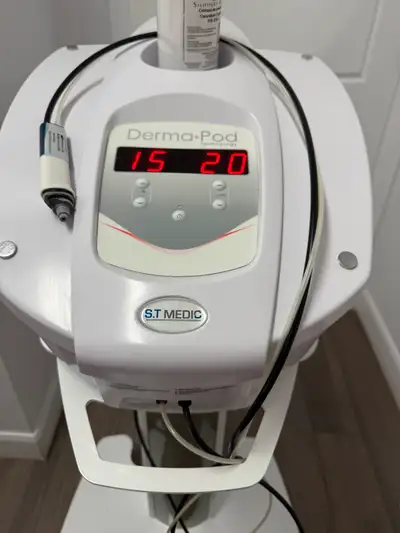 Machine Derma-Pod 18 Embouts 2 Cristaux de corindon (neuf) et 1 presque neuf