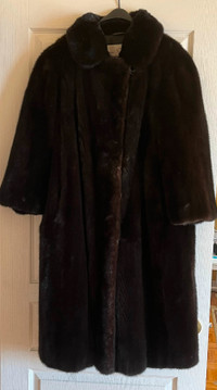 Manteau et chapeau fourrure vison véritable/ mink coat and hat