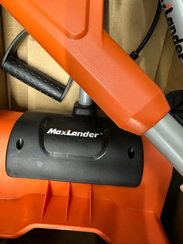 MaxLander Electric Snow Shovel, model SPEG03 in Snowblowers in Mississauga / Peel Region - Image 8