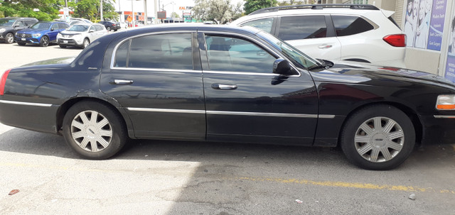 2004 Lincoln Town Car Ultimate in Cars & Trucks in Mississauga / Peel Region