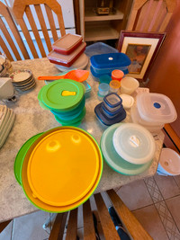 Vaisselle et plats de plastique