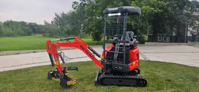 Brand new- 1.8T (4000lbs) mini excavator Kubota 3cyl diesel engine Comes with 3 buckets Hydraulic th...