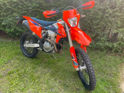 2022 KTM 350 EXC-F Dual sport motorcycle Original owner Like new 3000km/75 hours If listed it’s avai...