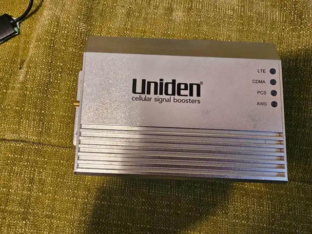 UNIDEN UM-50 CELL SIGNAL BOOSTER539347320571187203