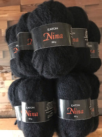 KNITTERS F OR THE HOLIDAYS' 11 SKEINS OF RETRO NINA 'WOOL'