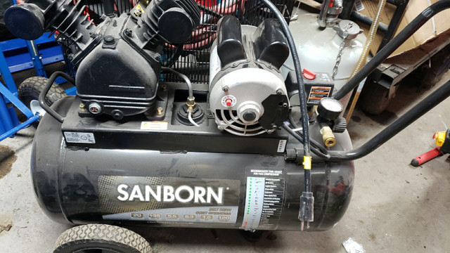 20 gallon portable air compressor in Power Tools in Hamilton