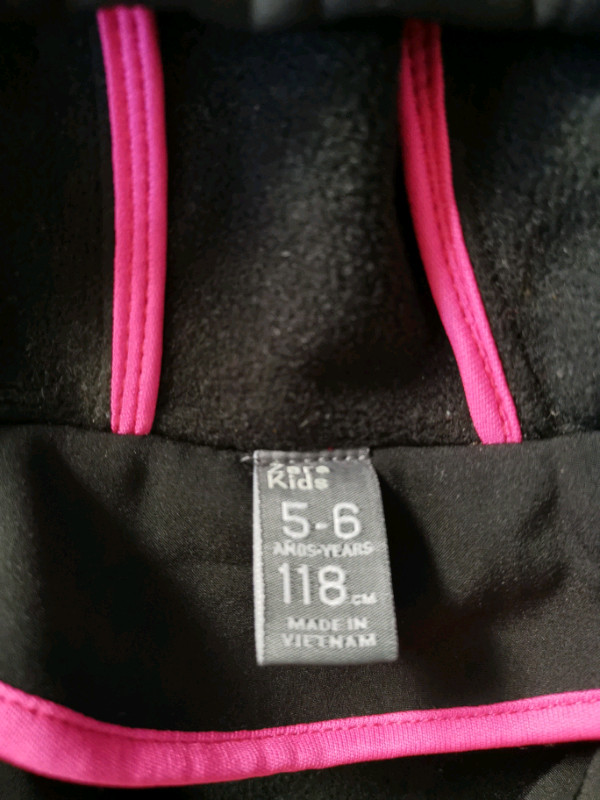 Zara kids Like new girl fall and winter jacket 5t 6t in Clothing - 5T in Edmonton - Image 2