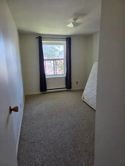 I'm looking for a clean, responsible, and chill/relaxed roommate to share a comfortable home. This i...