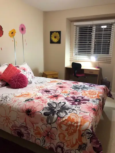 Looking for Female Student from SEPT 2025 to APRIL 2026 to share my Townhouse with . This room is lo...