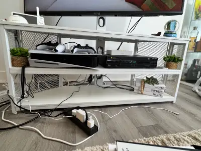 Meuble TV blanc moderne avec étagères – bon état, View more