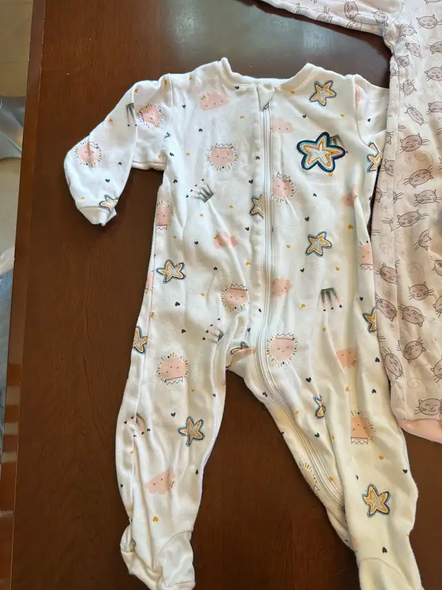 9 months Girl’s Zippered Sleepers Footie  Pajamas - $9 for all in Clothing - 9-12 Months in Saskatoon - Image 5