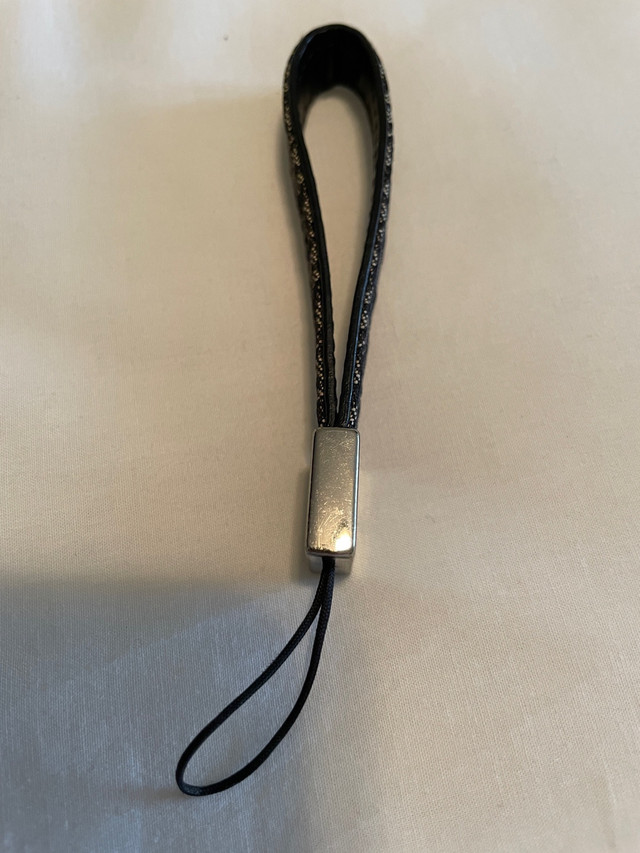 Genuine Coach cell phone strap / lanyard in Cell Phone Accessories in Hamilton - Image 2
