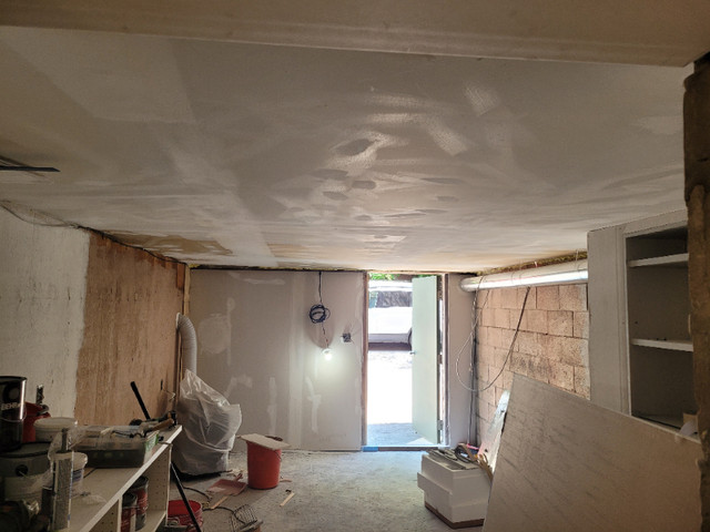 Drywall Taper /Finisher (Water damage /Popcorn texture removal in Drywall & Stucco Removal in Mississauga / Peel Region - Image 2