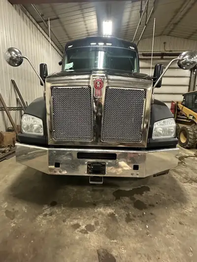 - Paccar mx13 engine w/ only 7000 hours - ultra shift transmission - 40k rear ends on 38k air glide...