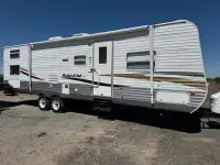 2013 35 foot 2 bedrooms power slide out excellent condition 