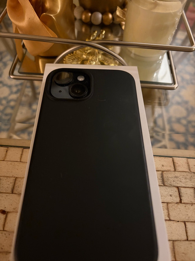 iPhone 15 & Complimentary case in Cell Phones in City of Toronto - Image 2
