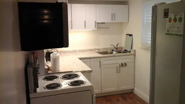 PICKERING SINGLE PERSON BASEMENT APT. $375 per week in Short Term Rentals in Oshawa / Durham Region - Image 4