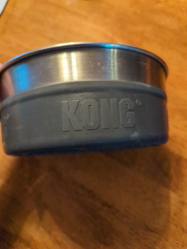 Kong dog food bowl in Accessories in Edmonton - Image 2