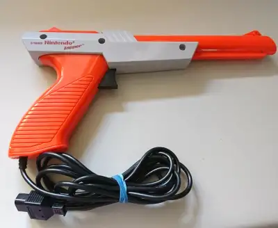 Vintage 1985 Nintendo Orange Zapper Gun in working condition