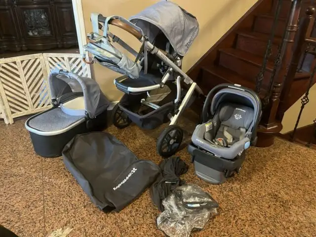 Uppababy Vista stroller (Mesa car seat) in Strollers, Carriers & Car Seats in Markham / York Region - Image 2