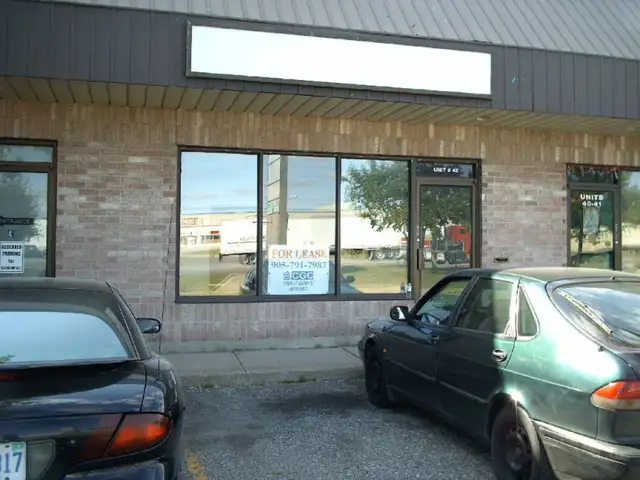 Commercial Unit 1250 sf for rent at Dixie/Steeles in Brampton