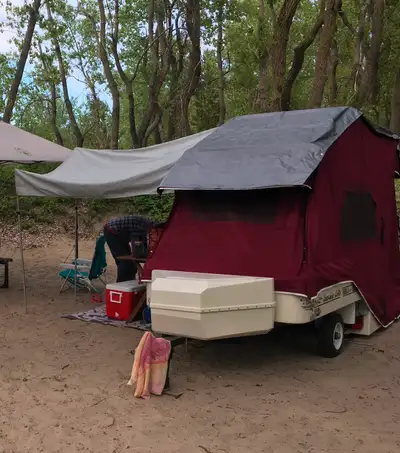 Lees-ure Lite tent trailer, made in Canada. Excel model. Weighs 255 Lbs, 23 pounds tongue weight! Bo...