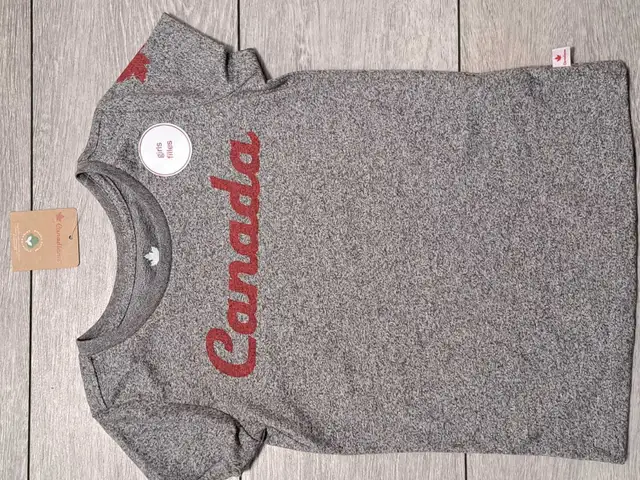 New Canadiana Girls Graphic Tee Shirt; Size XS and small in Kids & Youth in Calgary - Image 2