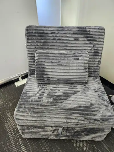 Kings Chair W/Pullout Bed - CASH SALE, View more