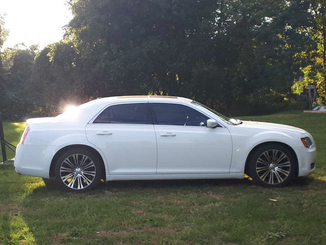 Chrysler 300s  in Cars & Trucks in Leamington - Image 3
