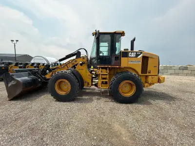 This machine was only used for snow removal in great condition well maintained. 2011 CAT 924H Smooth...