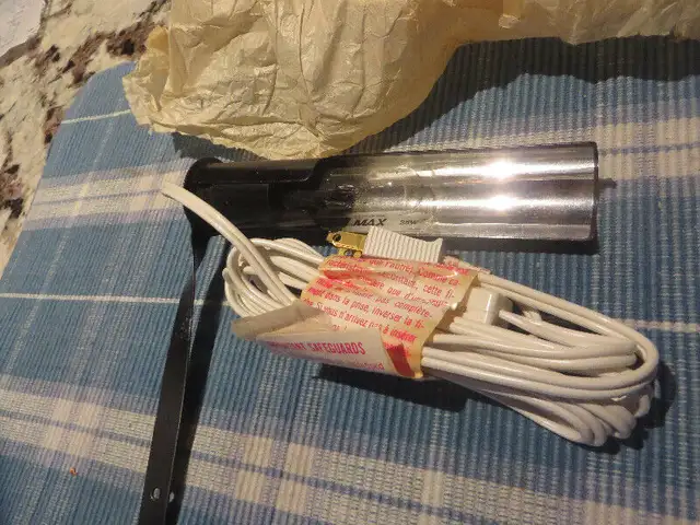 NEW Lamp over the picture, $10, 25W in Home Décor & Accents in Ottawa - Image 4