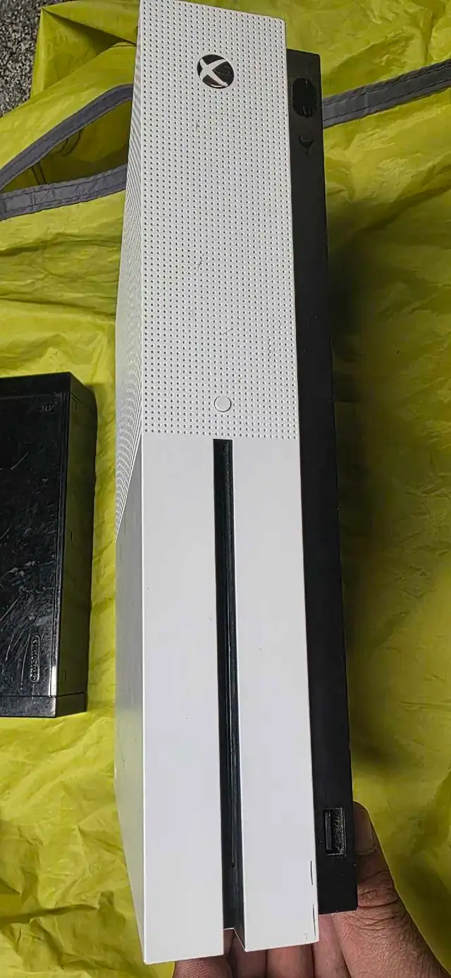 Lot de Consoles de Jeux / Video Game Console Lot (Xbox, Wii) in XBOX One in Laval / North Shore - Image 4