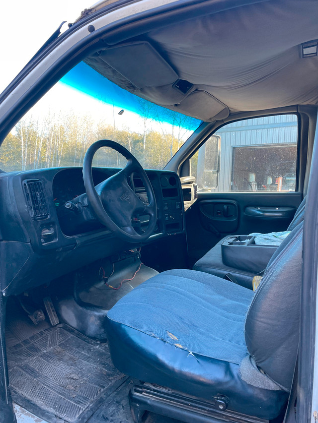 2004 GMC C5500 in Cars & Trucks in Kawartha Lakes - Image 4