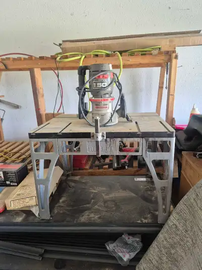 Get your workshop ready with this comprehensive Craftsman router setup. This is a pre-owned collecti...