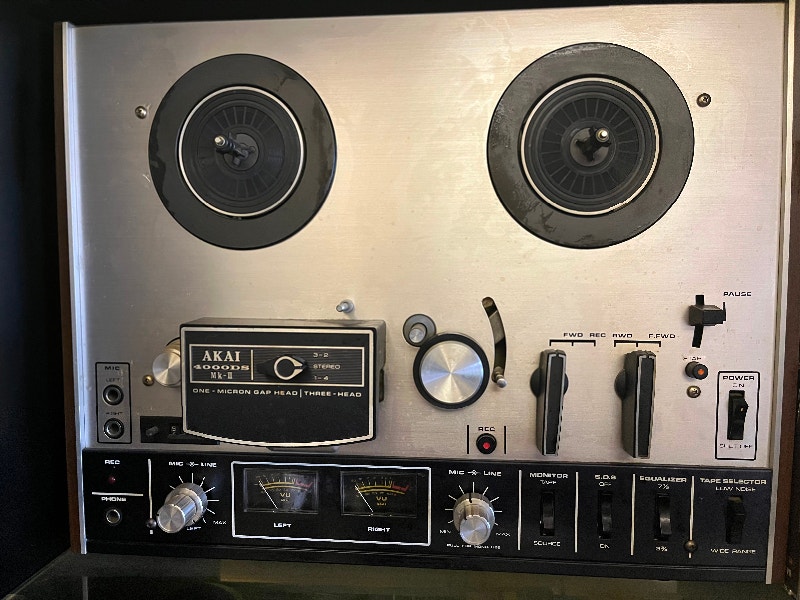 Tape deck à bobine Akai 4000 DS vintage. Appareils électroniques