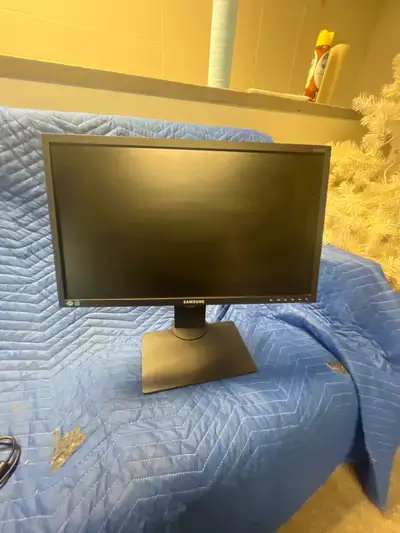 Samsung S22C450 21.5" Monitor, View more