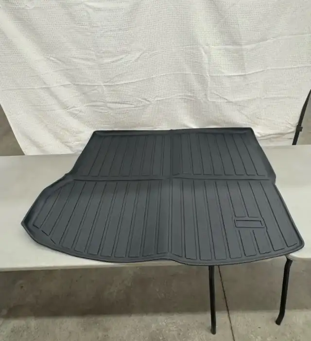 Floor Mat Set Chevrolet Equinox EV in Other in Hamilton - Image 10