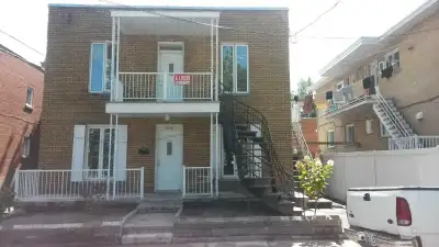 Grand appartement 5 1/2, très lumineux et bien entretenu, situé au 2è étage d'un immeuble de 3 logem...