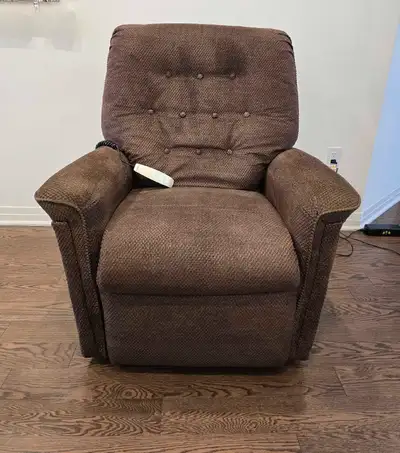 Recliner / lift chair, Pride Mobility brand, very good condition, removable back, from smoke and pet...