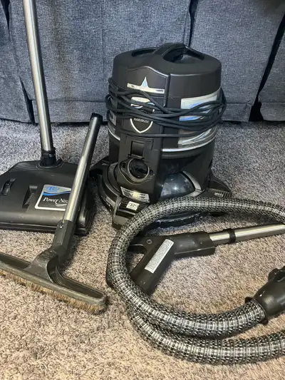Condition : 9/10 and all attachments is included The Rainbow vacuum cleaner is a high-end, multi-pur...