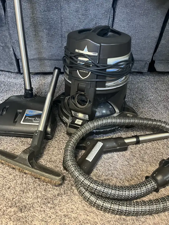 rainbow wet/dry vaccum in Vacuums in Winnipeg - Image 2