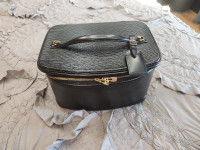 Authentic  Vuitton Epi Leather Niece Vanity case and Strap