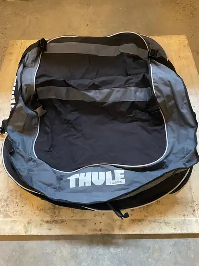 I'm selling a Thule Quest cargo bag in excellent condition. This weather-resistant rooftop cargo sto...