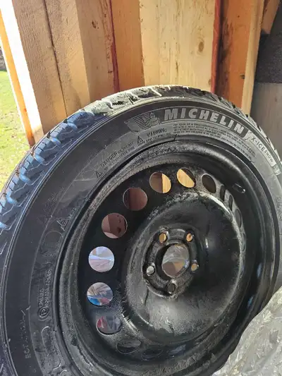 205/55/16 michelin xice on winter rims with tps. came off chevy cruze.