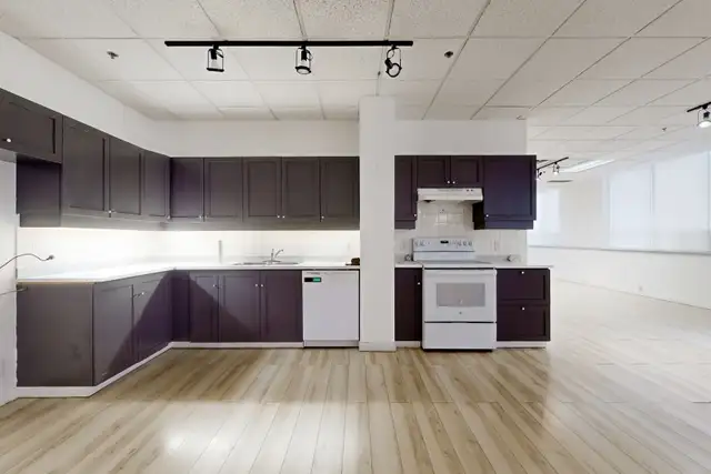 Commercial unit for lease in Toronto in Commercial & Office Space for Rent in City of Toronto - Image 4