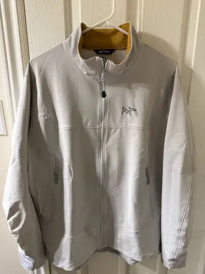 Used a couple times, big for me. Size fits Man M and woman L-XL Cash only Pick up at Rona (2342 Prin...